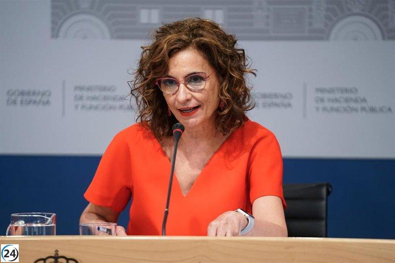Montero asegura que la reforma del subsidio de paro no incluye medidas de reducción