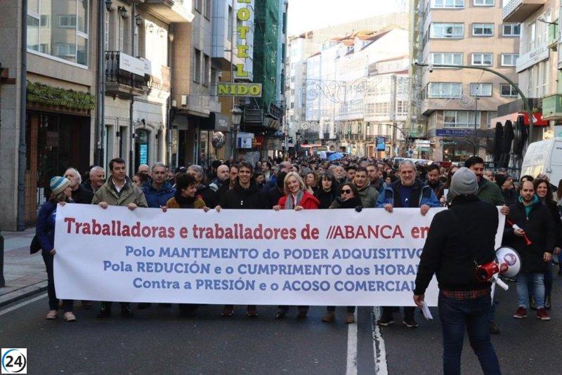 Empleados de Abanca protestan en huelga contra medidas de austeridad