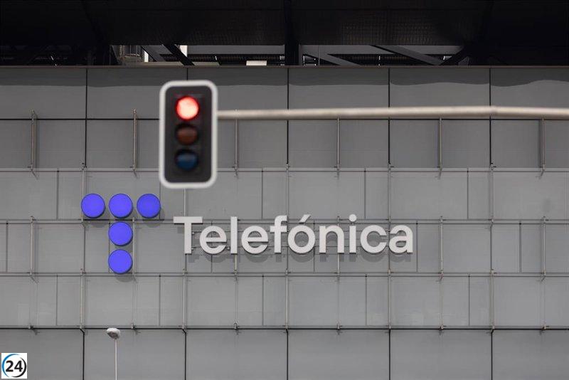 Cerca del 15% de los empleados de Telefónica se apuntan al ERE en tres días, sumando unos 500 trabajadores desde el martes.