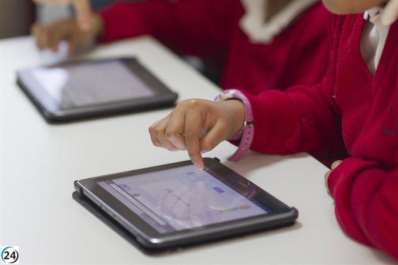 Gobierno progresista convoca a educación, salud, seguridad y expertos para analizar el uso de móviles en las escuelas.