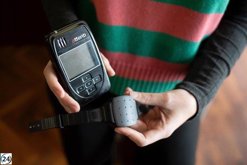 Cataluña experimentará con pulseras de geolocalización como opción a la detención preventiva.