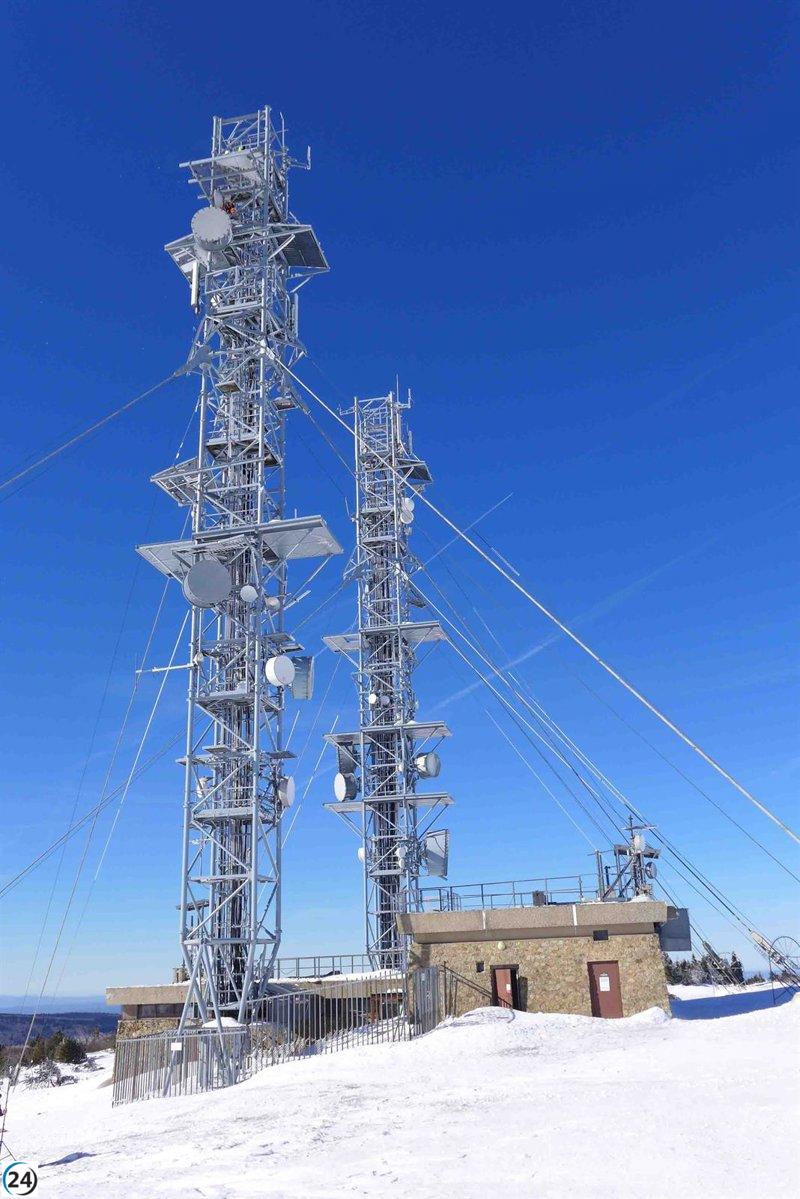 Telefónica y Orange reducirán inversiones en fibra mientras las empresas de telecomunicaciones europeas experimentan un aumento en ingresos y Ebitda.