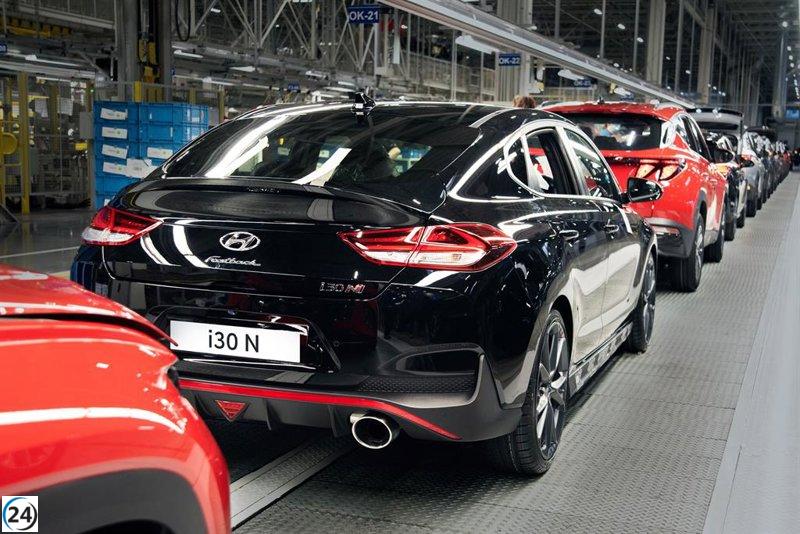 Industria automotriz española incrementa producción de vehículos en 2023, alcanzando los 2,45 millones
