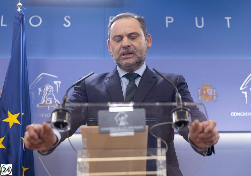 Ábalos critica la forma en que el PSOE enfrenta la estrategia de la derecha.
