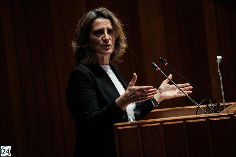 Ribera reajusta propuesta de aumento de Tasa Enresa tras solicitudes de ampliación de plazo.