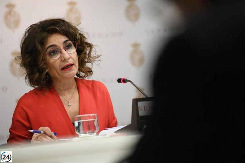 Montero critica ILP respaldada por Junts como promesa vacía para catalanes