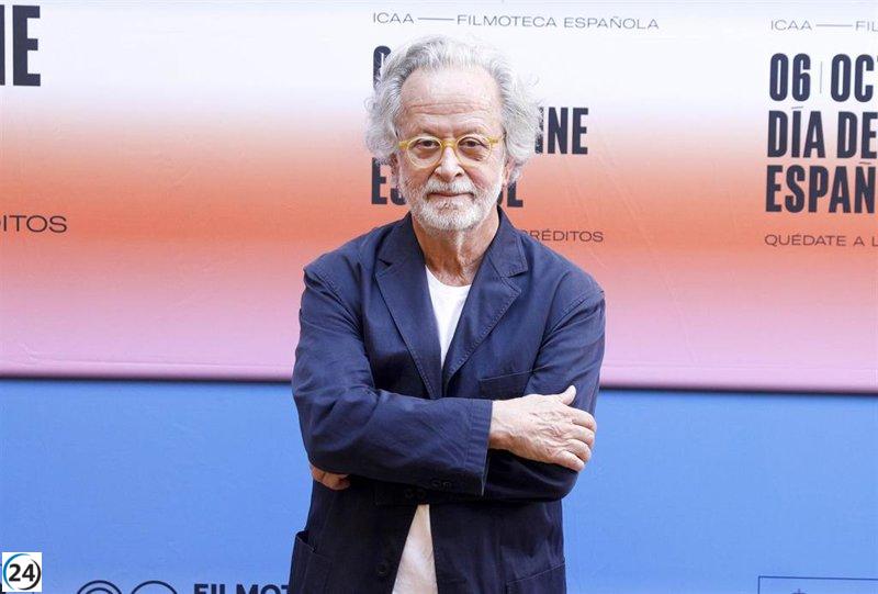 Fernando Colomo galardonado con el Premio de Honor Berlanga en una ceremonia el 27 de mayo.