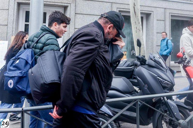 Juez permite a Koldo García acceder a 1.300 euros al mes para gastos familiares.
