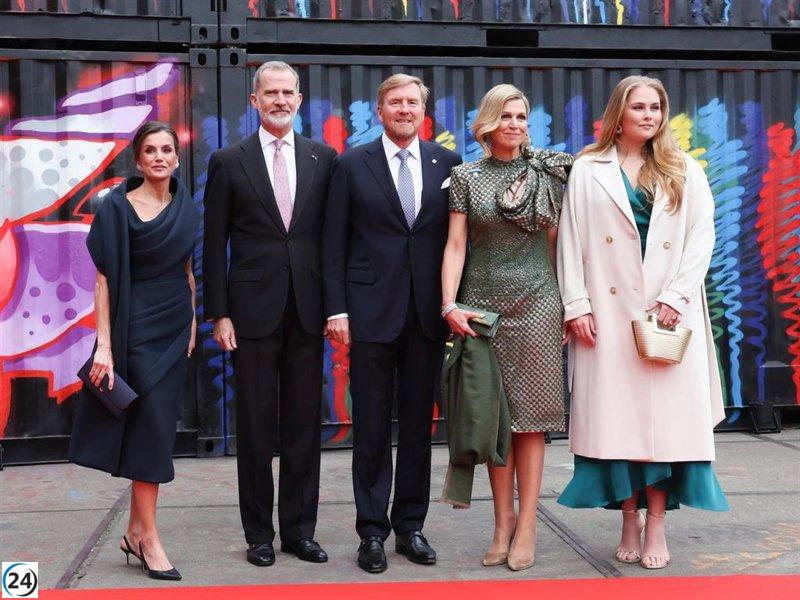 La Reina Letizia se despide de los Países Bajos con un elegante homenaje a la moda holandesa.