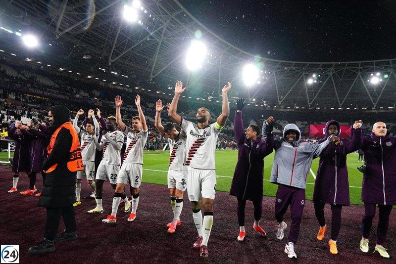 El Bayer Leverkusen avanza en la Europa League mientras la Atalanta elimina al Liverpool.