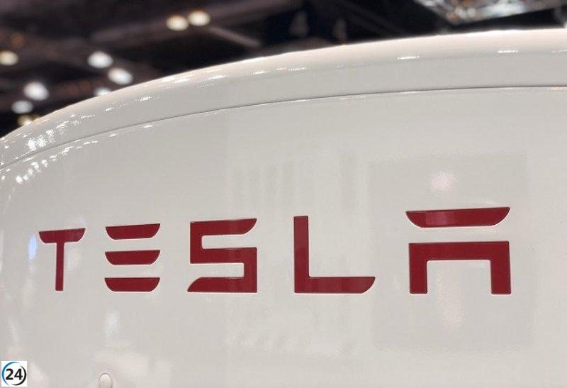 Tesla sube un 12% en Bolsa por planes de lanzar coches más accesibles en 2025.
