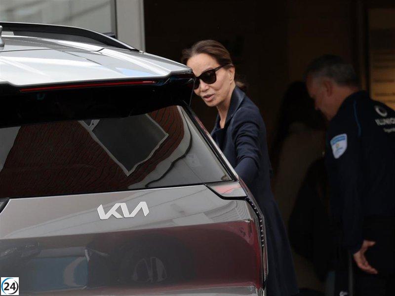 Isabel Preysler visita la Ruber con gran alegría para ver a su nieto recién nacido.