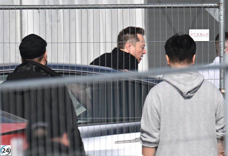 Elon Musk comunica a despedidos de Tesla que la empresa no cuenta con vacantes disponibles para ellos.