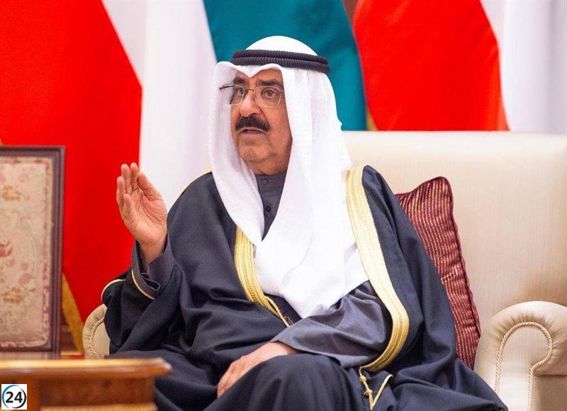 El emir de Kuwait toma medidas radicales: disuelve Parlamento y modifica Constitución.