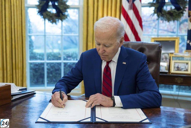 Biden firma ley para prohibir importación de uranio ruso