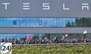 El sindicato más grande de Suecia se une a la huelga de Tesla, intensificando las protestas.