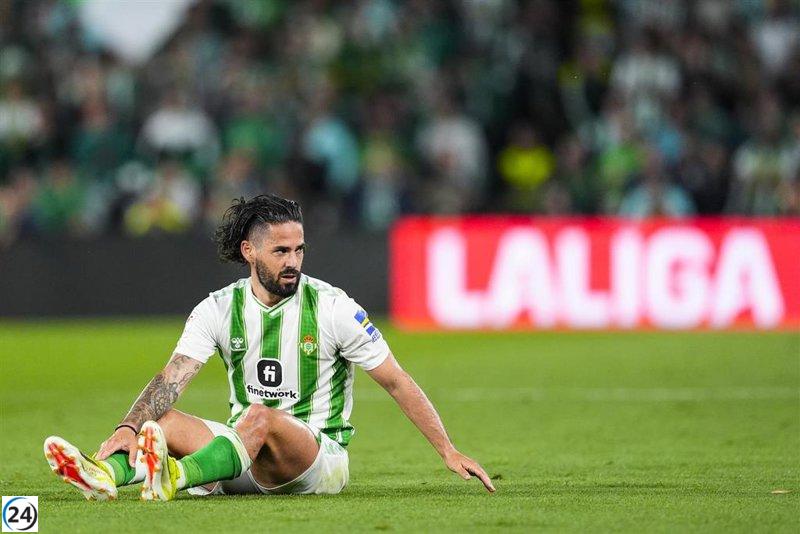 El jugador Isco se somete a una operación por fractura de peroné.