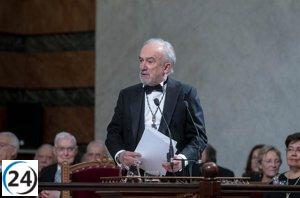 Muñoz Machado destaca la relevancia del 'lenguaje claro' en la comunicación oficial.