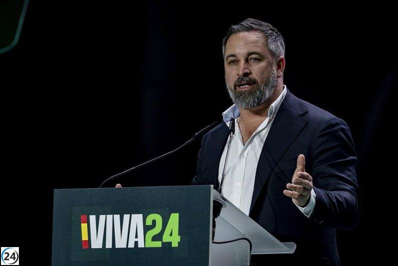 Abascal insta a Feijóo a romper con el PSOE por aliarse con el PP contra Milei.