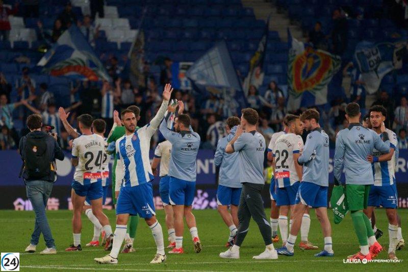 Dos victorias polémicas en la jornada: Espanyol vence al Oviedo con ayuda del VAR y Albacete se salva a costa del Villarreal B.