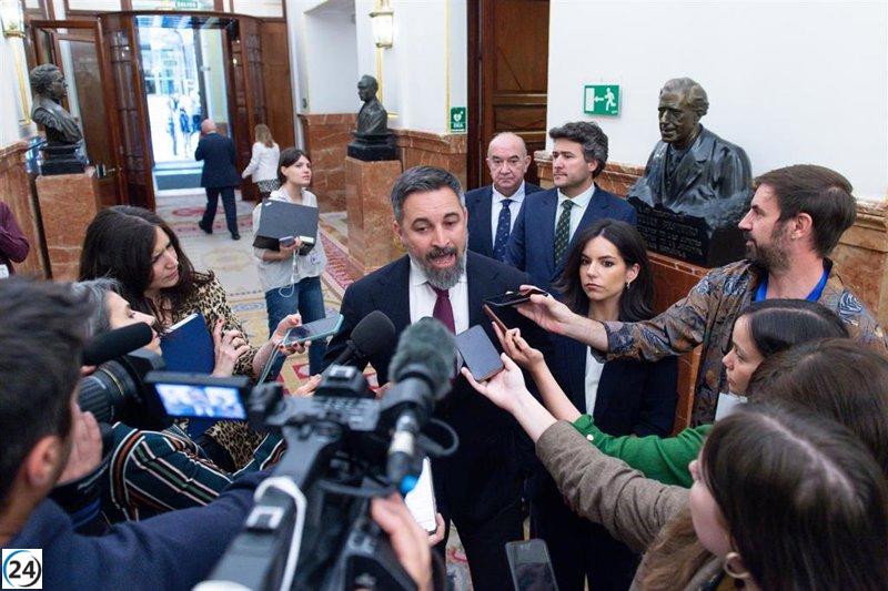 Abascal critica al Gobierno por su postura blanda con Putin y dura con Milei, acusándolo de seguir la línea del kirchnerismo.