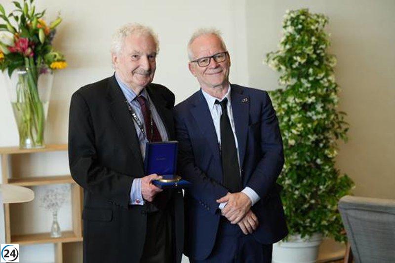 Ioan Allen, creador de Dolby estéreo, premiado en Cannes por su apoyo al cine comprometido.