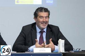 Julián Quirós recalca la independencia de la prensa frente al poder.