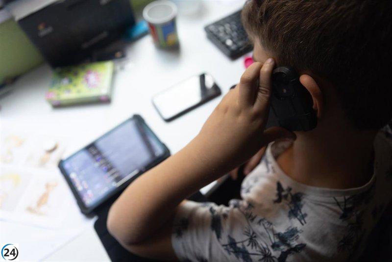 La psiquiatra Rojas-Estapé propone limitar el uso de teléfonos móviles en niños menores de 12 años y apuesta por la presencia de psicólogos escolares.