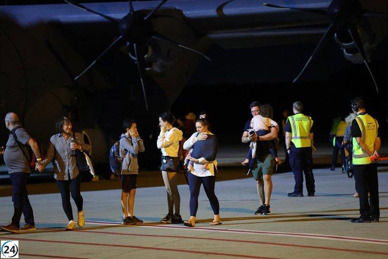 Francia evacua a turistas de Nueva Caledonia ante ola de disturbios.