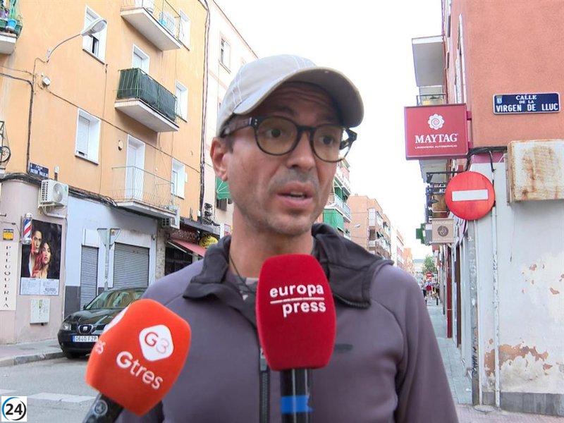 Ángel Cristo critica a su madre por desacreditar el simbolismo de la cinta roja.