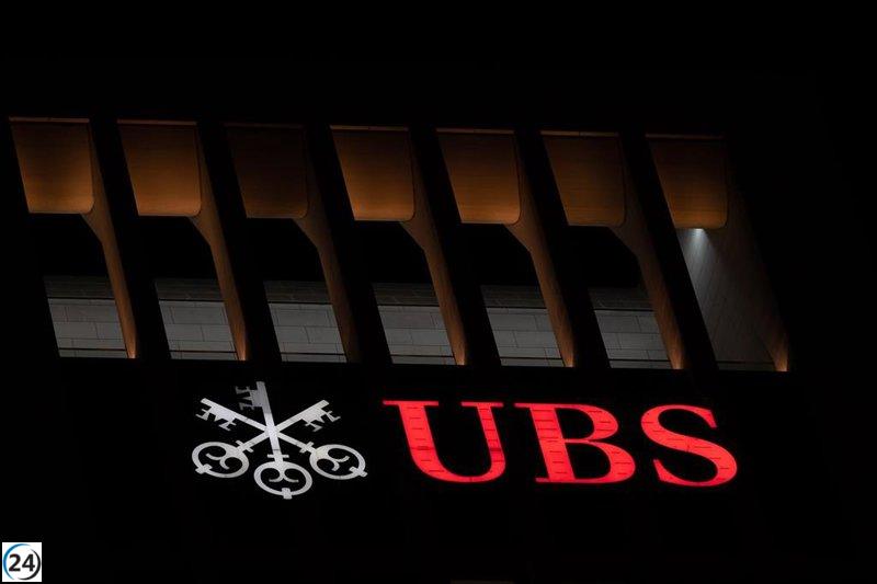 CEO de Credit Suisse, Ulrich Korner, renuncia en medio de controversia.