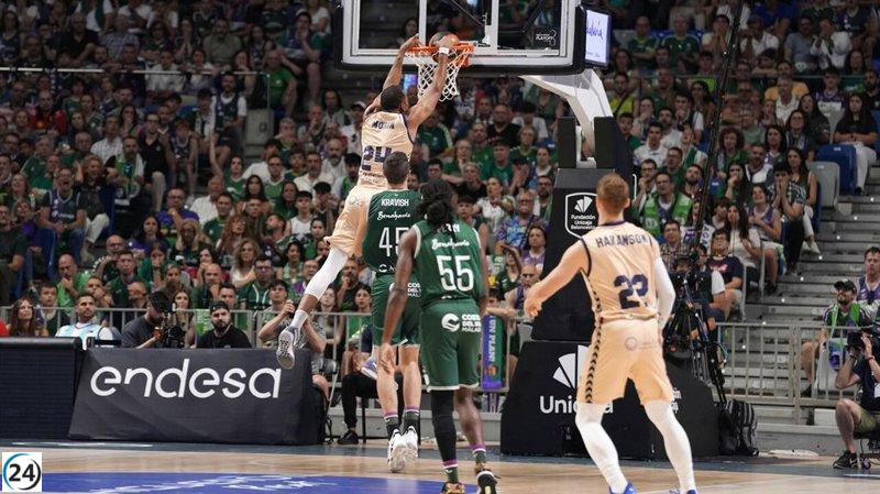 UCAM Murcia deslumbra en el Carpena y se acerca a la final.