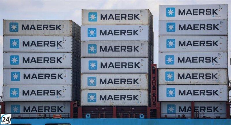 La naviera Maersk revisa al alza sus proyecciones debido al aumento de tarifas provocado por la crisis en el mar Rojo.
