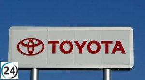 Registro de autoridades en sede de Toyota por irregularidades en certificación de vehículos.