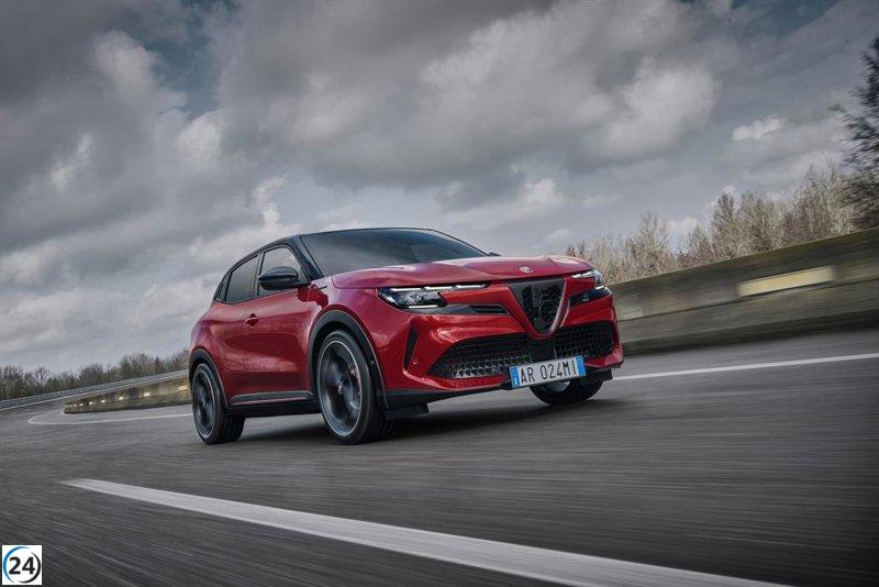 El Alfa Romeo Junior llega a España con versión híbrida a partir de 29.000 euros.