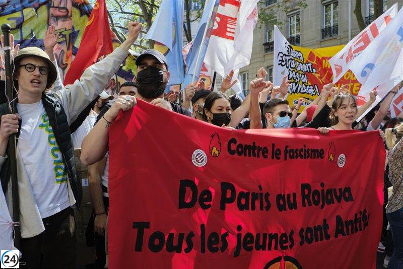 Manifestantes franceses protestan contra el auge de la extrema derecha.