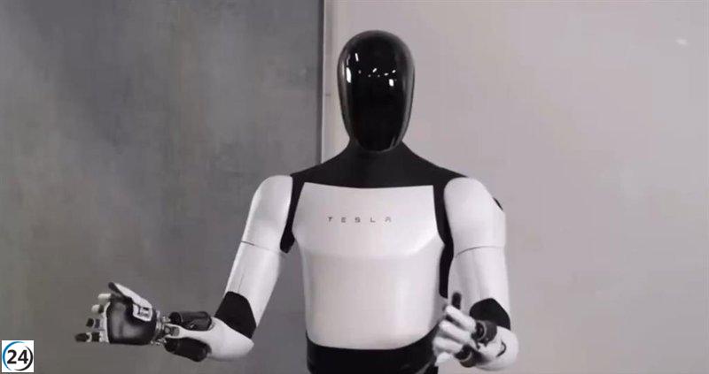 Robots humanoides revolucionan producción de coches en fábricas de Tesla.