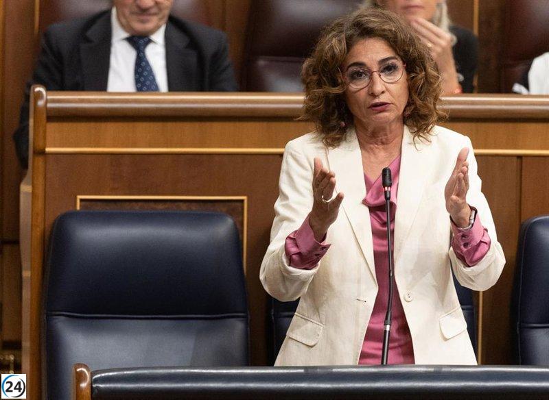 Montero considera extender la rebaja del IVA de alimentos por tres o seis meses.
