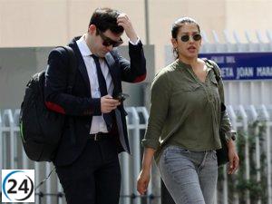 Gabriela Guillén acude a los juzgados acompañada por su abogado.