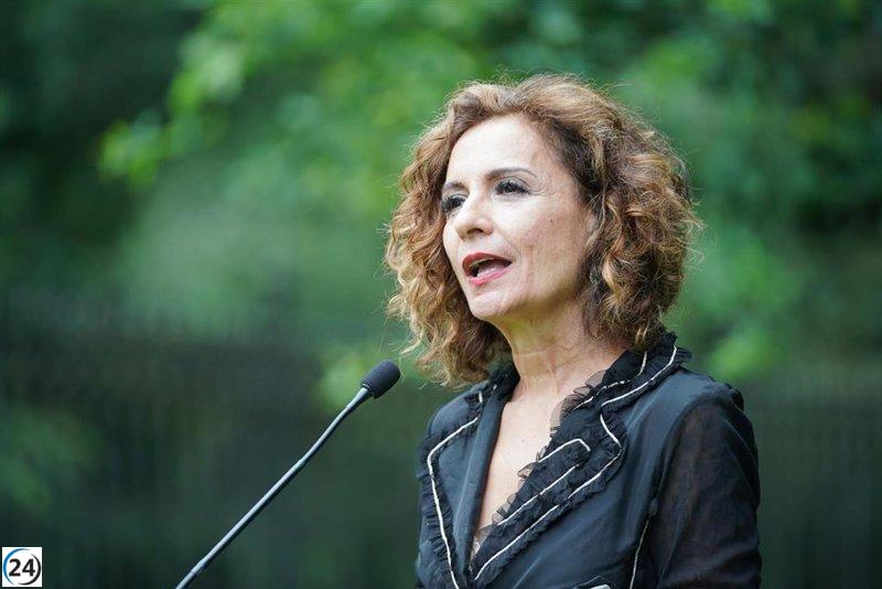 Montero critica a Milei por seguir una política selvática y por buscar refugio en Madrid para populismos.