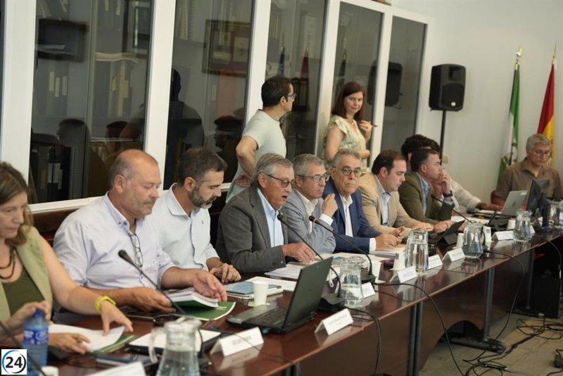 Miguel Delibes dimite de la presidencia de Doñana por desgaste personal.