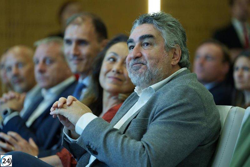 Uribes insinúa que el Bernabéu podría ser sede de la final del Mundial 2030.
