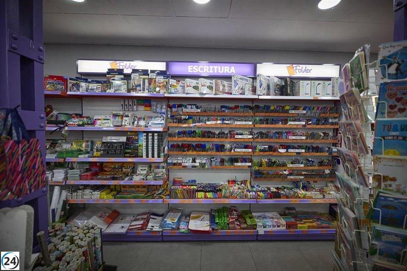 FACUA insta a comparar precios para la vuelta al cole y denuncia presiones de los centros educativos en las compras.