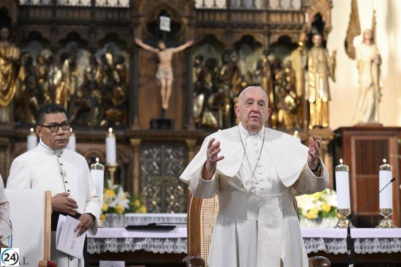 El Papa elogia a la minoría católica en Indonesia por su ejemplo de convivencia pacífica.
