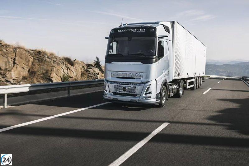 Volvo fortalece su compromiso con el medio ambiente al asociarse con SSAB para utilizar acero de bajo impacto en sus camiones.