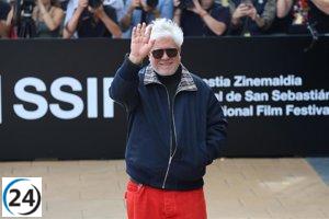 Pedro Almodóvar emocionado tras recibir el Premio Donostia