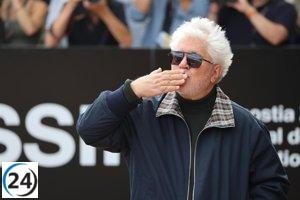 Almodóvar elogia a Sánchez y acoge a migrantes como 