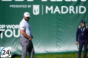 Jon Rahm lucha por su cuarto título en el Open de España persiguiendo al líder del torneo.