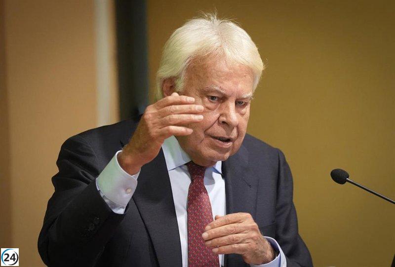 Felipe González critica al Gobierno por falta de progresismo en la redistribución de la riqueza.