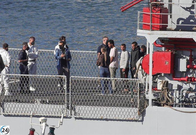 Italia obliga a regresar a migrantes enviados a Albania por decisión judicial.